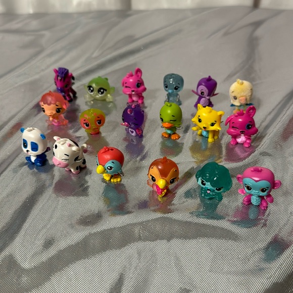 Hatchimals Colleggtibles Mini Figures Toys Spin Master Lot of 18 - Picture 1 of 3